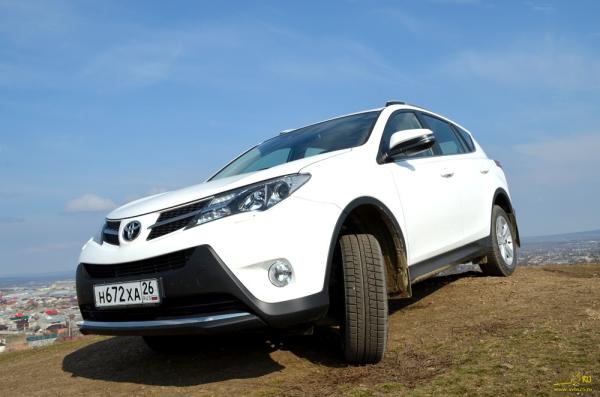 «Этот – лучше»: тест-драйв нового RAV4